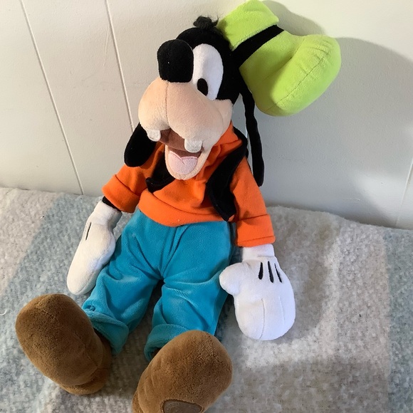 Disney classic Goofy-plush Medium - Picture 1 of 7